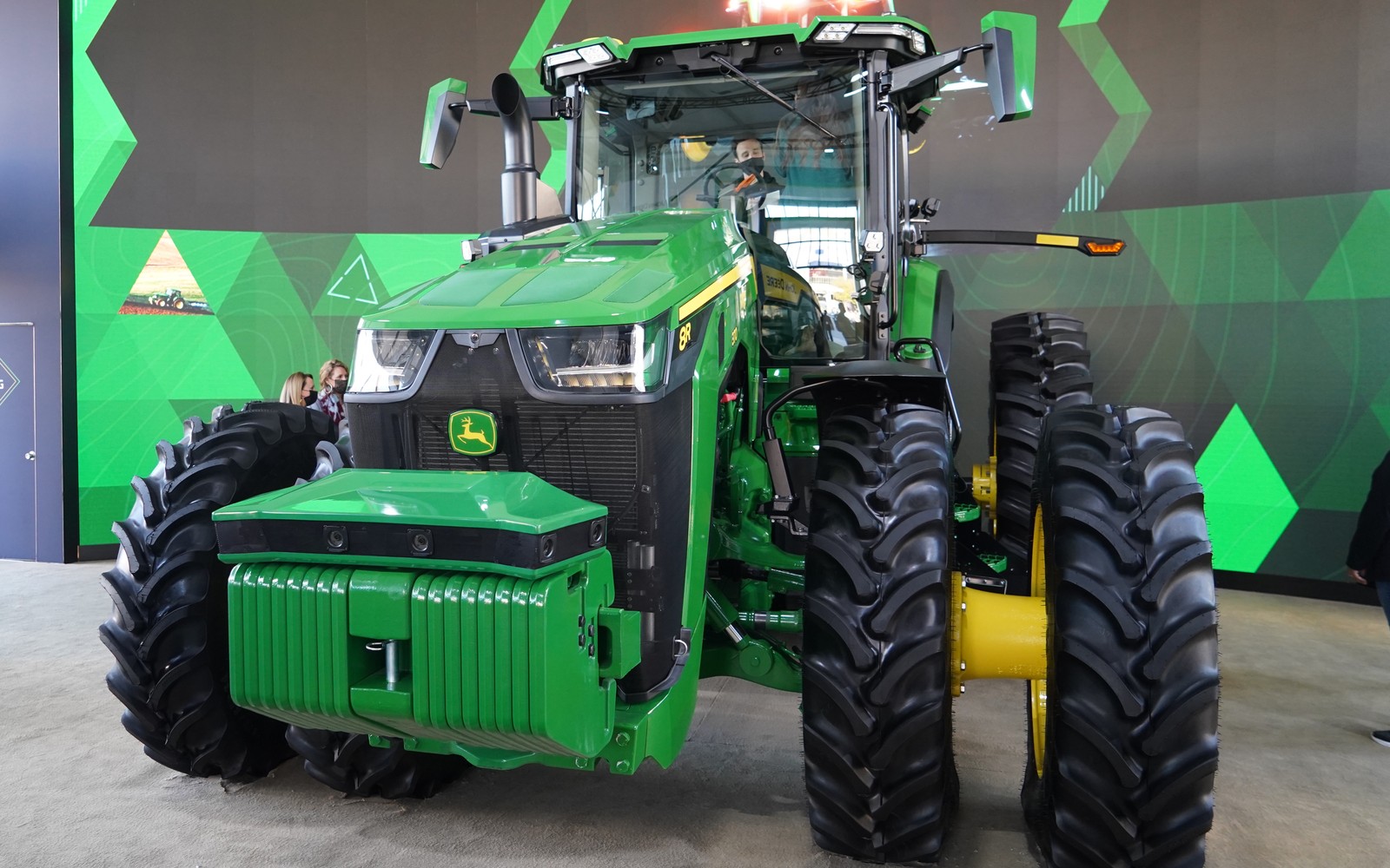 John Deere 8R Tractor Refinancing John Deere 8R Tractor Refinancing